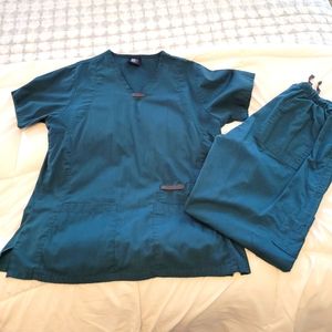 Women's Large Medgear scrubs. Caribbean Blue